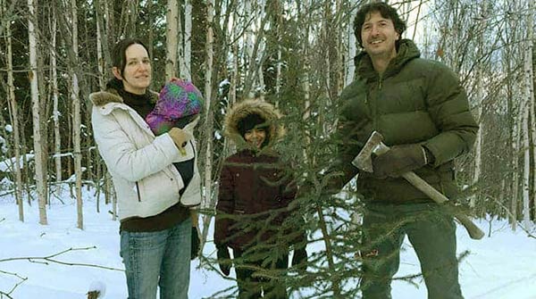 Image of Gleen Villeneuve with his partner Trisha and daughter Amelia and Aagtha